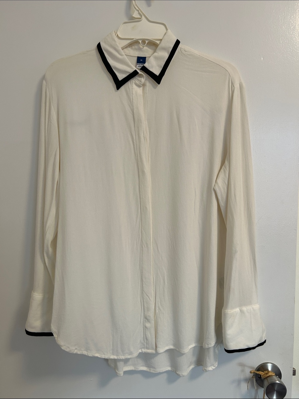 Old Navy Med Cream Long-Sleeve Shirt Tailored Dress Shirt with Black Collar Trim